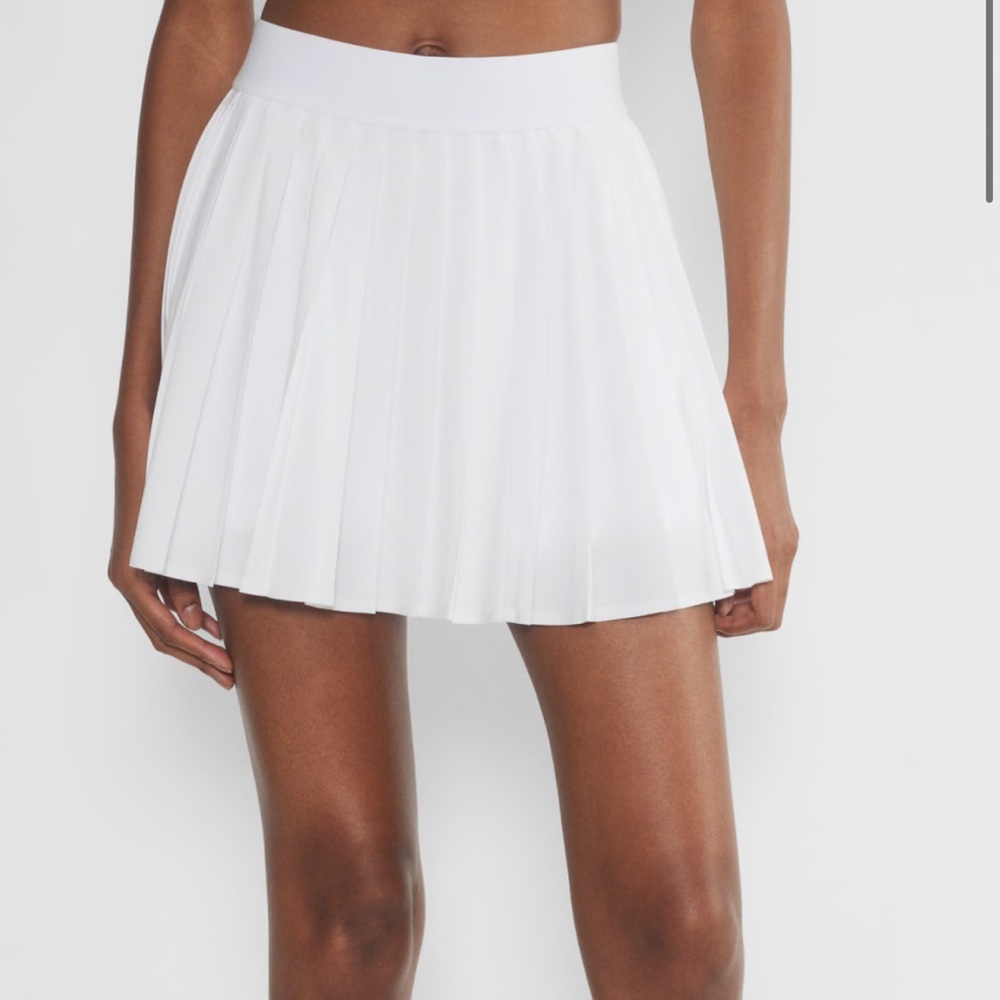 White Aritzia tennis skirt 00